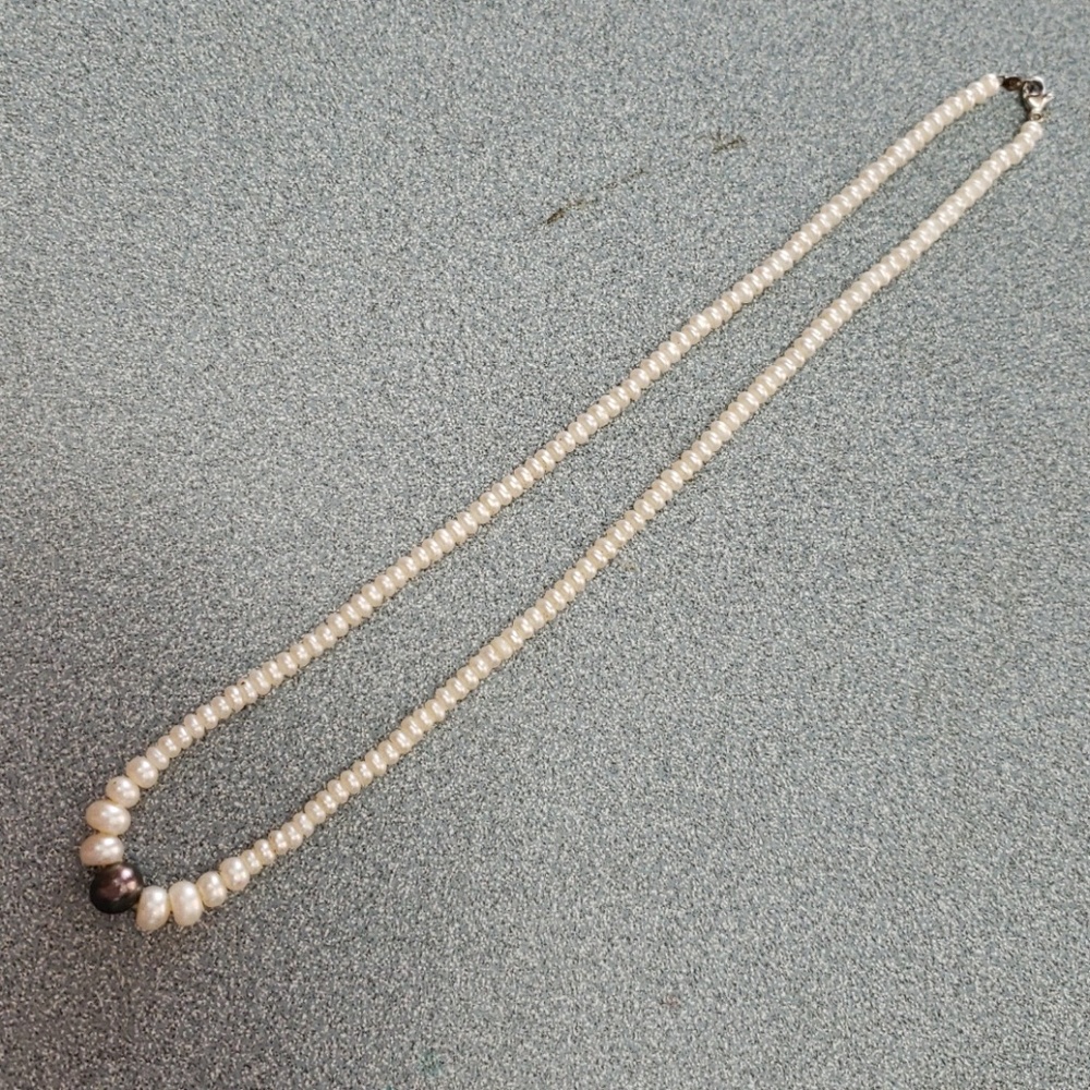 16" White & Black Freshwater Pearl Necklace